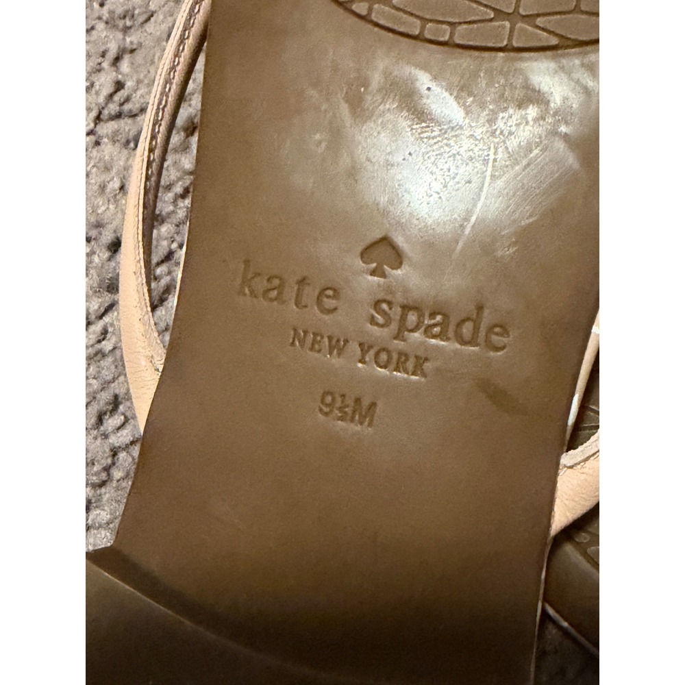Kate Spade Tan Bow Thong
Sandals with Gold Heart Detail | Size 9.5 - Picture 6 of 8